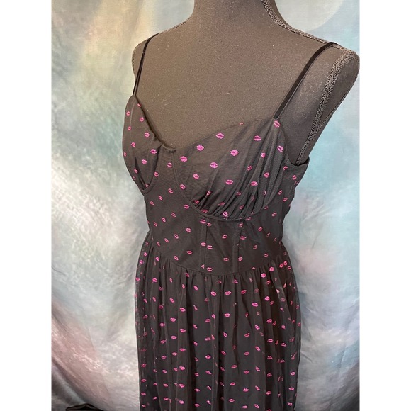 Betsey Johnson Lip Print Tulle Maxi Dress Black Pink Strappy Fit Flare Size 10 - Picture 4 of 7